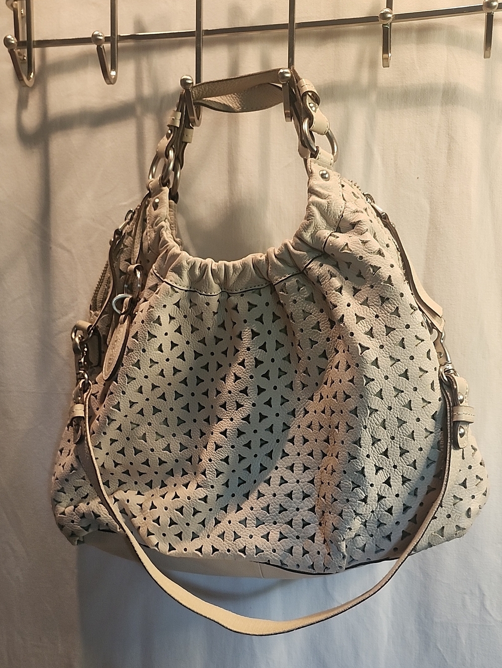 Hobbo FOSSIL Cream Shoulder Bag with Chain-Accent Strap